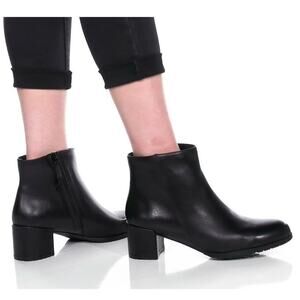 Naturalizer Size 7.5M Black Leather Bay Weatherproof Ankle Bootie Classy LB7-9